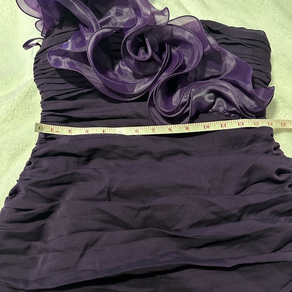 Formal Dress - Picture 4 of 5